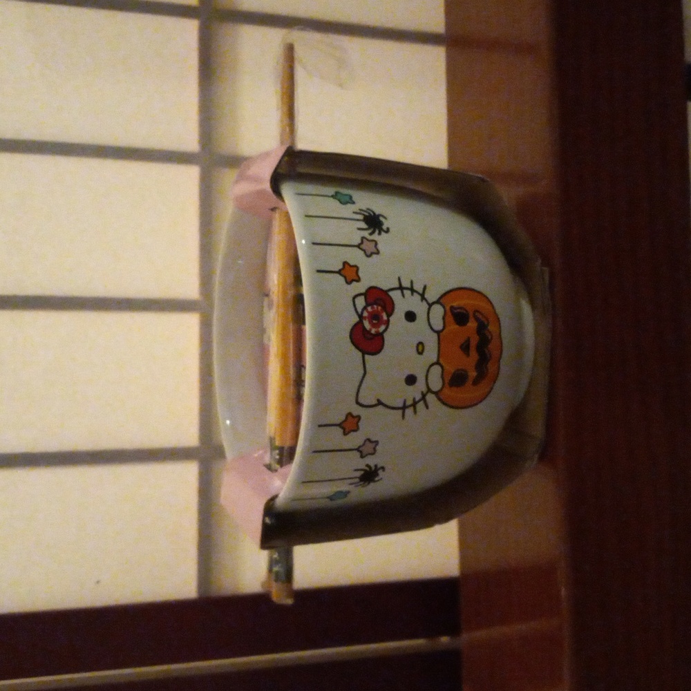 Hello Kitty ramen bowl